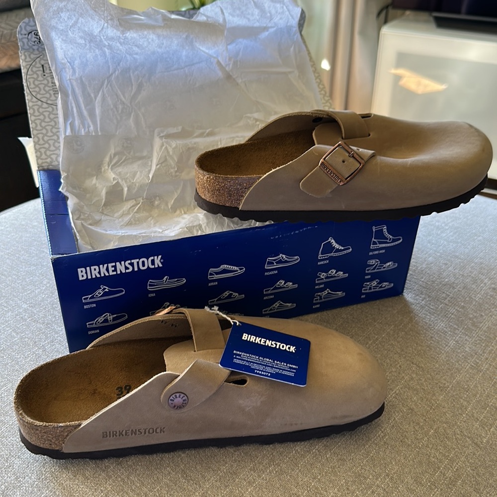 Birkenstock Boston Clogs- Size 39 medium/ narrow fit. Tobacco Brown